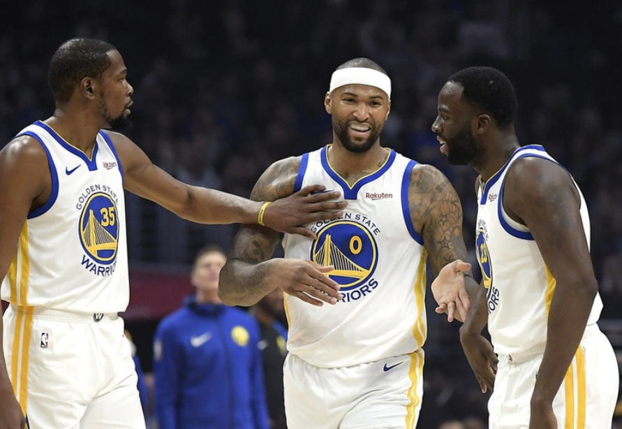  库里三分雨勇士击溃雷霆保持西部榜首位置